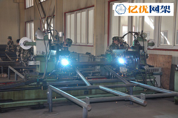 东港螺栓球网架加工车间